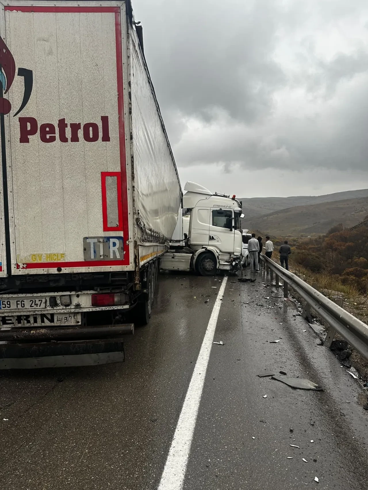Erzurum'da zincirleme kaza: 3 araç birbirine girdi