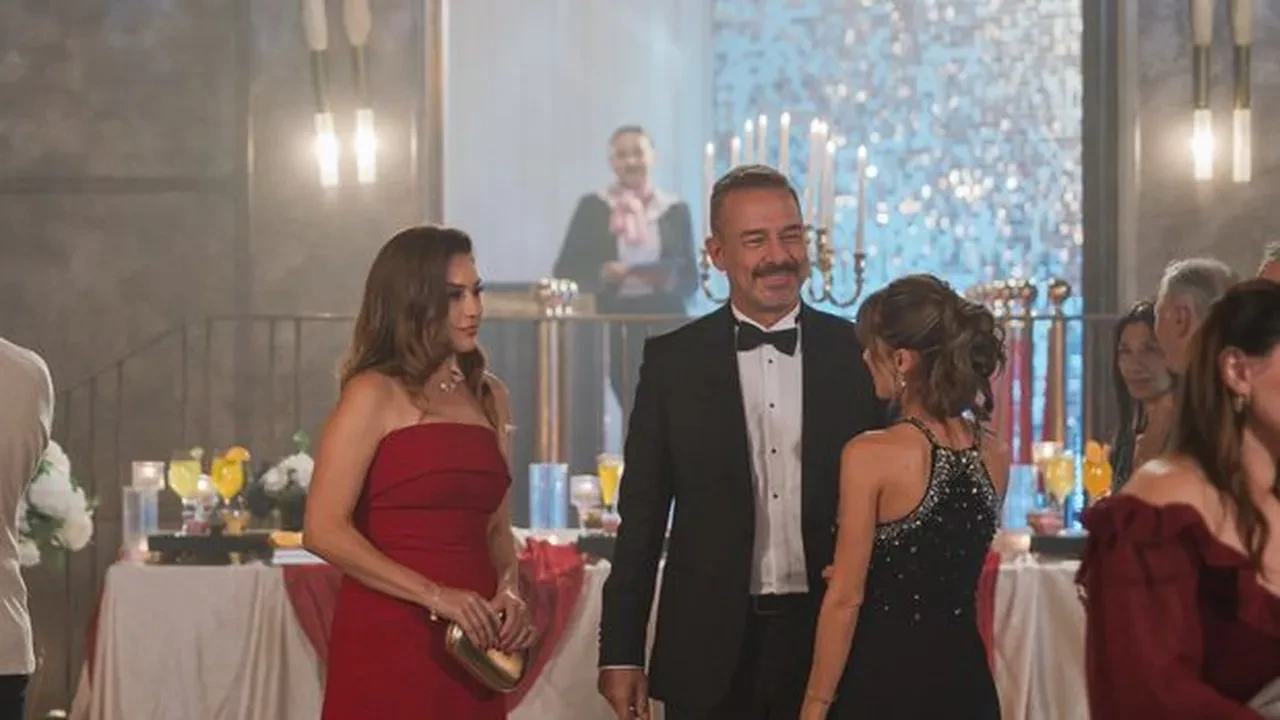 Kızılcık Şerbeti dizisinde şaşırtan ayrılık! Afişte bile yer alıyordu, Murat Aygen açıklamaları kafa karıştırdı