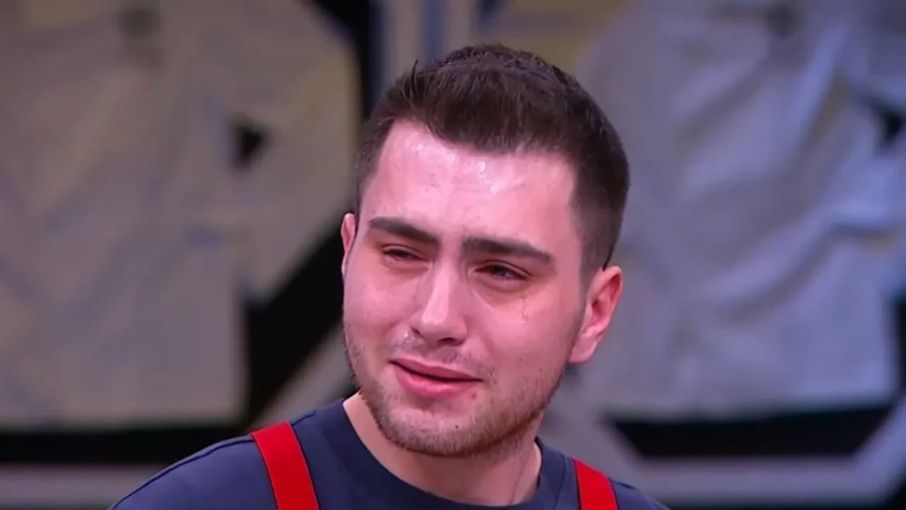 MasterChef’te Tolgahan’ın annesi sözleri geceye damga vurdu! “ Neden benim babam yok?” 