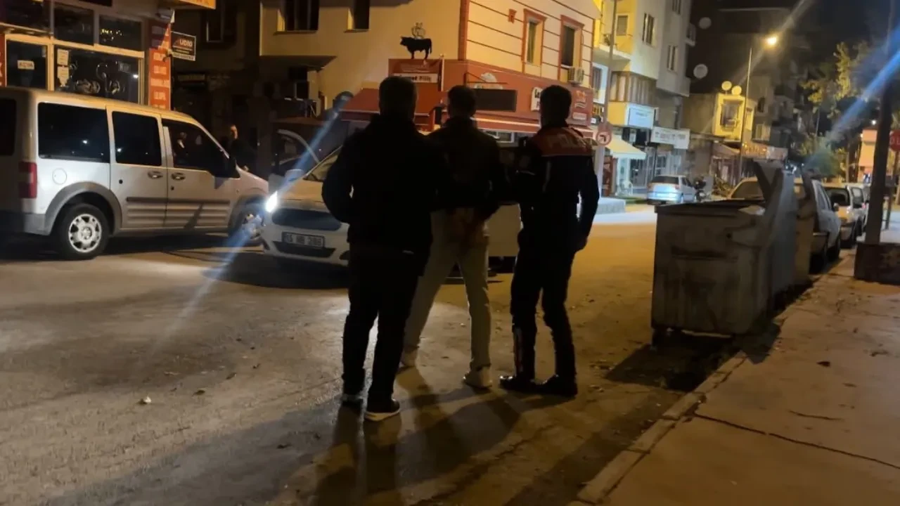 Motosikletinin çalındığını iddia eden alkollü şahıs, yoldan geçen vatandaşa saldırdı!