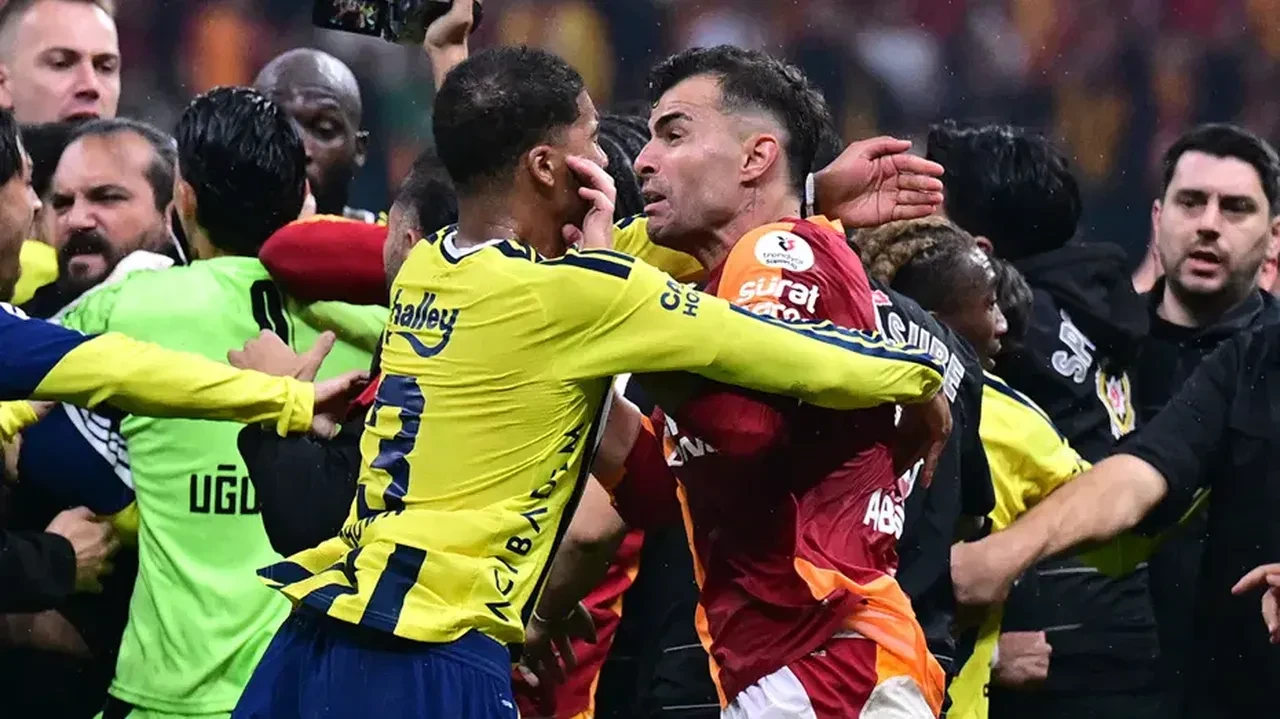 PFDK kararları açıklandı: Abdülkerim ve Brown'a ceza yağdı! Galatasaray'ı şoke eden logo detayı