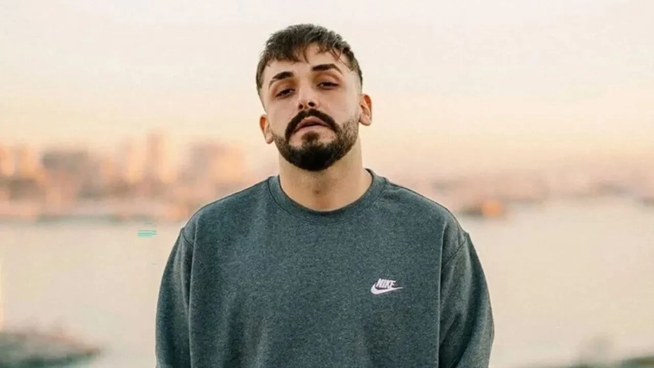 Sefo’yu çileden çıkardı! Sahneye aldı, sonra yere fırlattı
