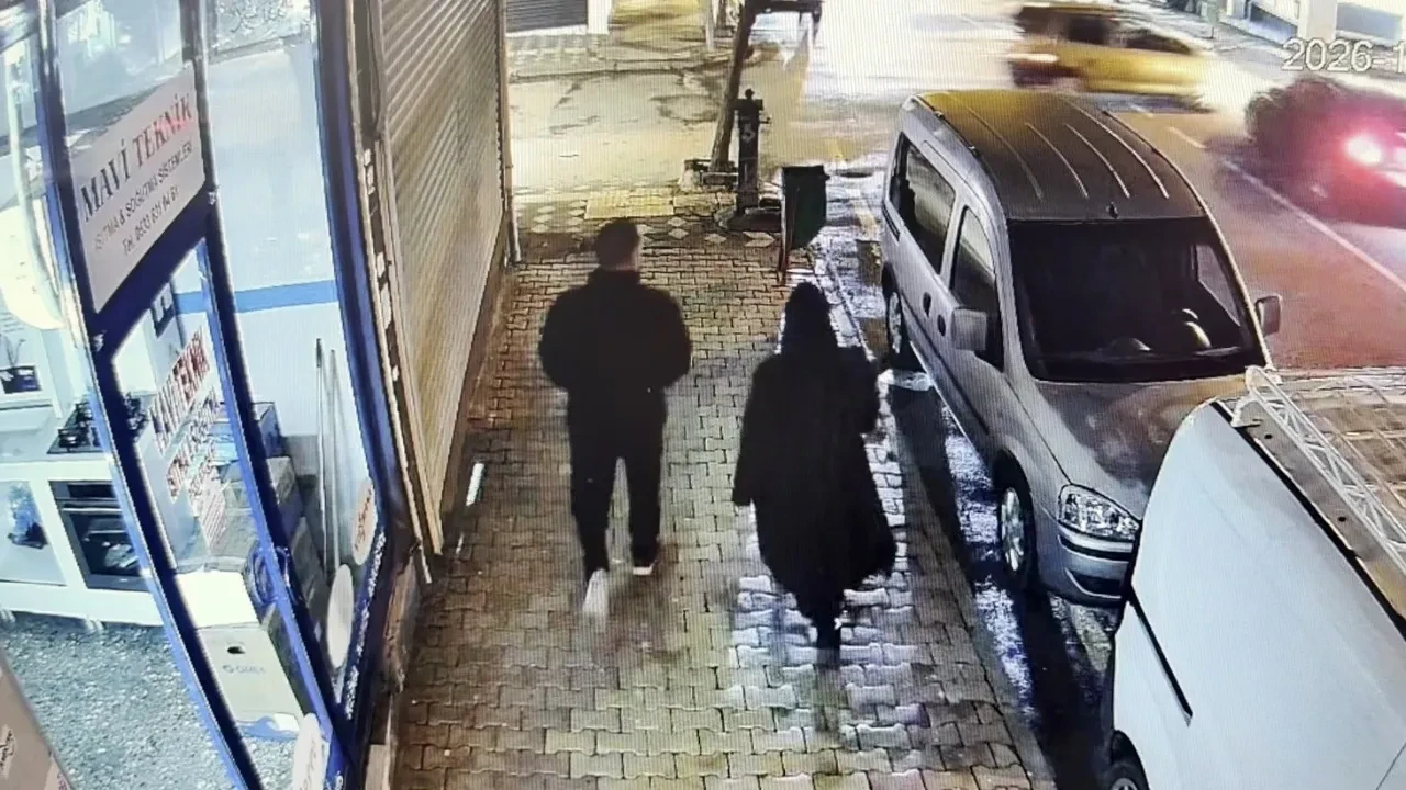 Adıyaman'da 2 kişinin yaralandığı kaza kameralara yansıdı!