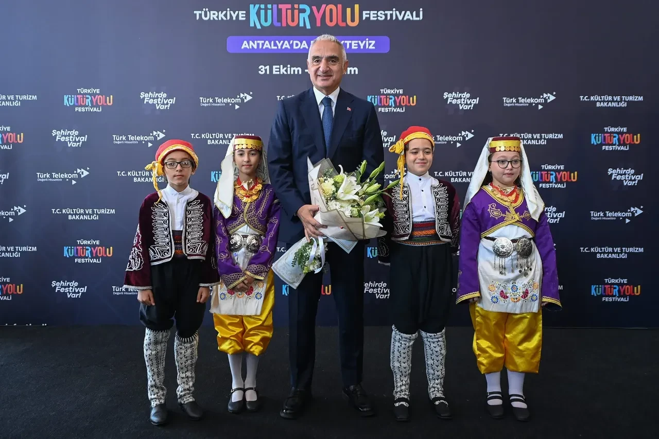 Antalya’da Kültür Yolu heyecanı başladı! Bakan Ersoy 440’tan fazla etkinliğin açılışını yaptı