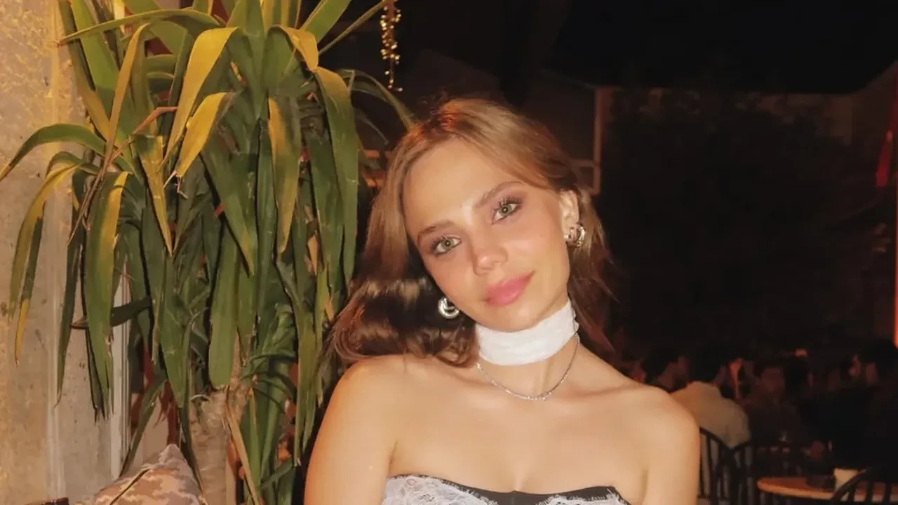 Bahar Şahin açtı ağzını yumdu gözünü! Kendisine gelen senaryoya isyan etti: Ahlak hiç mi yok?