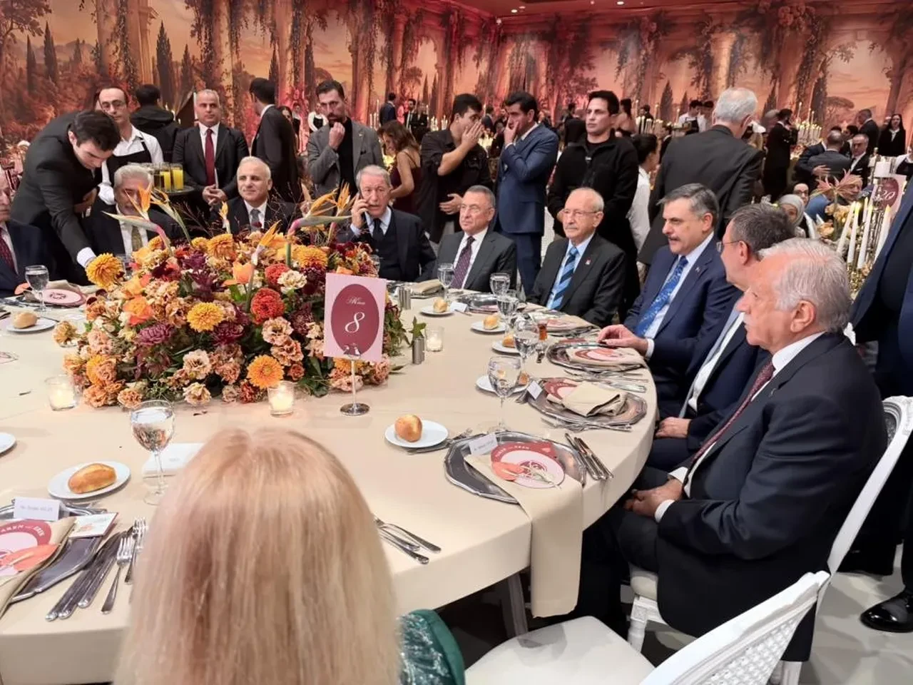 CHP'li Gürsel Erol'un oğlunun düğünü Bakan Mustafa Çiftçi ve Kemal Kılıçdaroğlu'nu aynı masada yan yana getirdi
