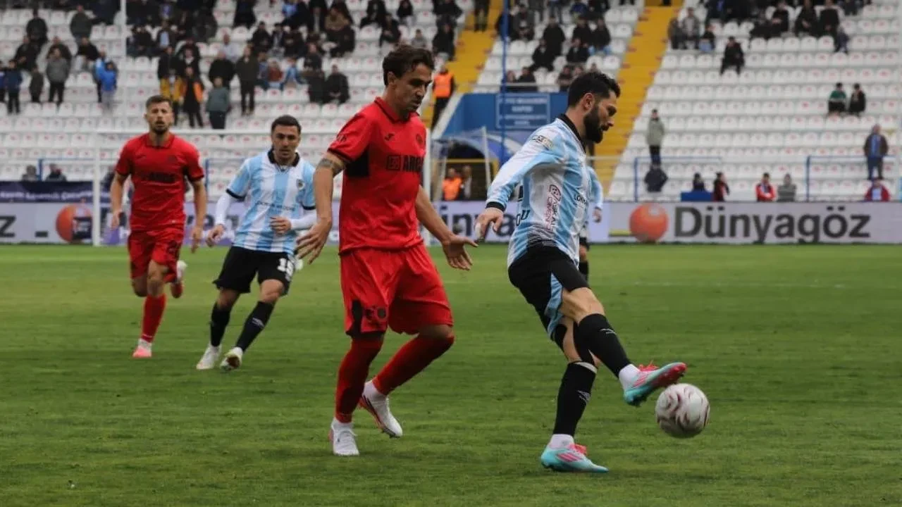 Çorum FK, deplasmanda 3 golle kazandı! Kırmızı-siyahlılar, Erzurumspor FK'yi mağlup etti