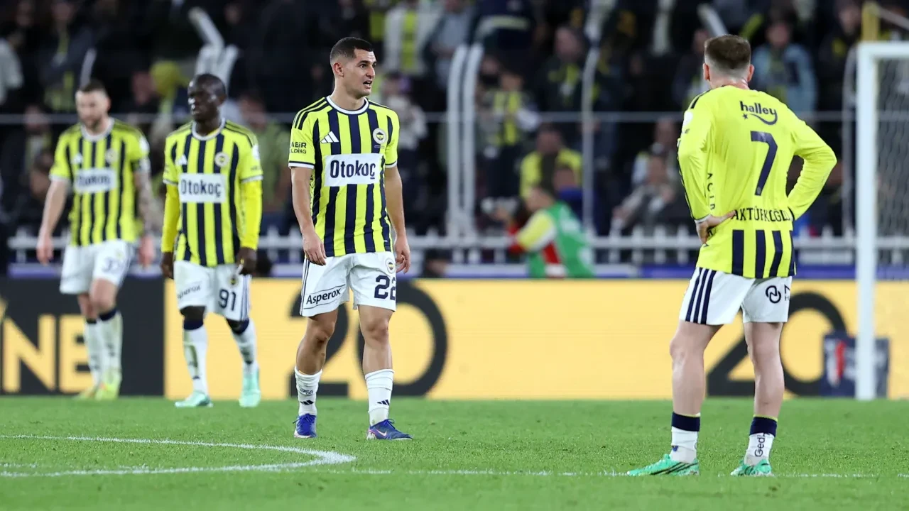 /spor/canli-mac-anlatimi-fenerbahce-ile-goztepe-karsi-karsiya-geliyor-3368552