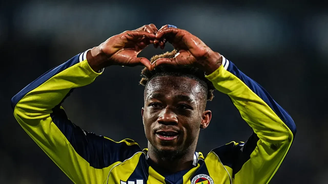 Fenerbahçe'de bir ayrılık daha! Yıldız ismin menajeri İstanbul'a geliyor