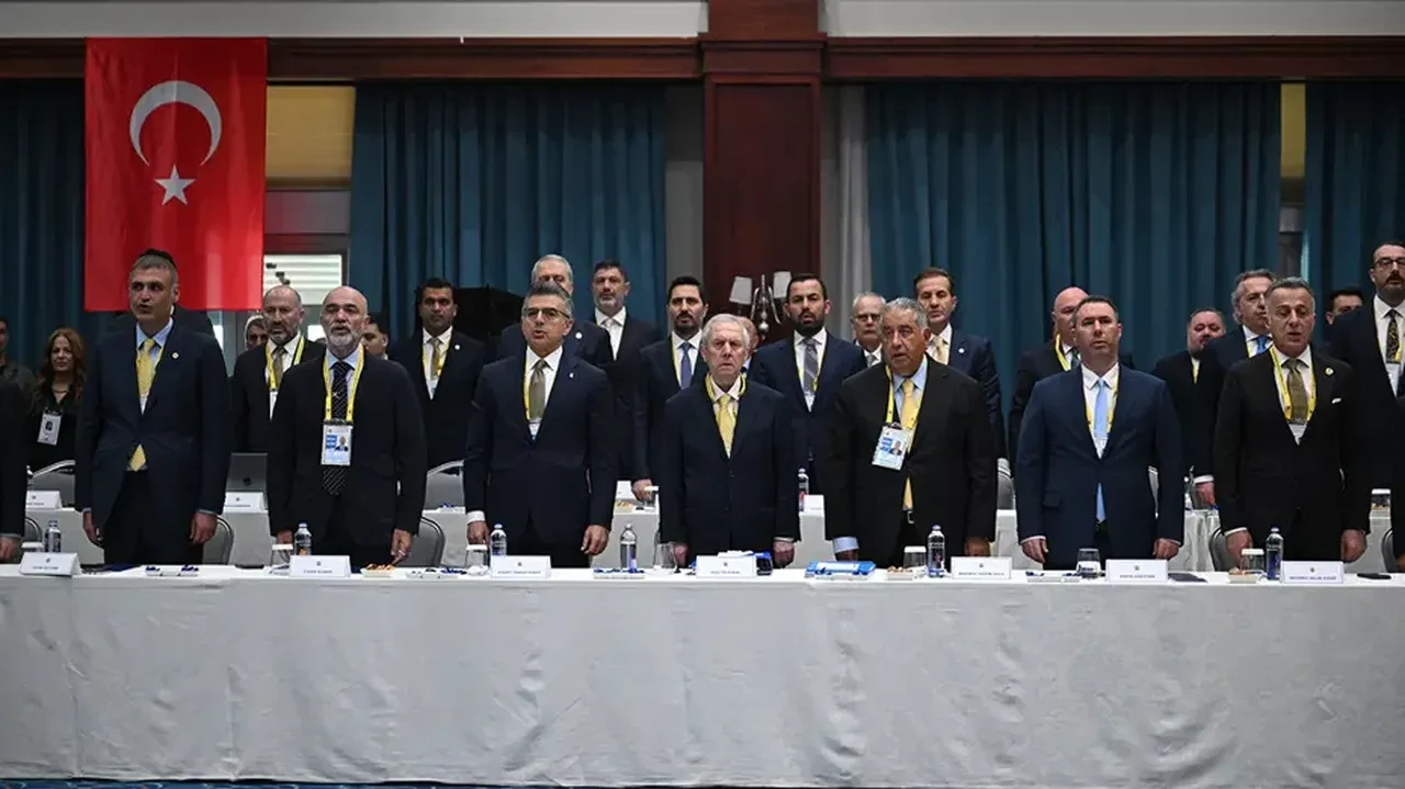 Fenerbahçe'nin yeni teknik direktörü belli oluyor! Aziz Yıldırım herkesi ters köşeye yatırdı: Toplantıda beklenmedik hamle