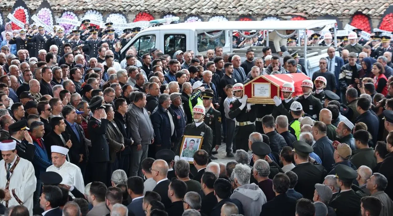 Hakkari'de şehit olan Yusuf Sait Ünlü'ye son veda! Babasının sözleri can yaktı: Nikahı olacaktı, mahşere kaldı