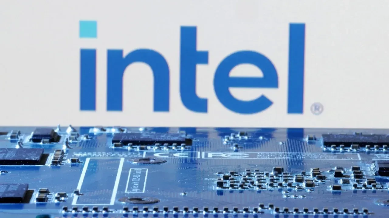 Intel hisseleri tepetaklak! Tek günde yüzde 28 eridi, sebebi açıklandı