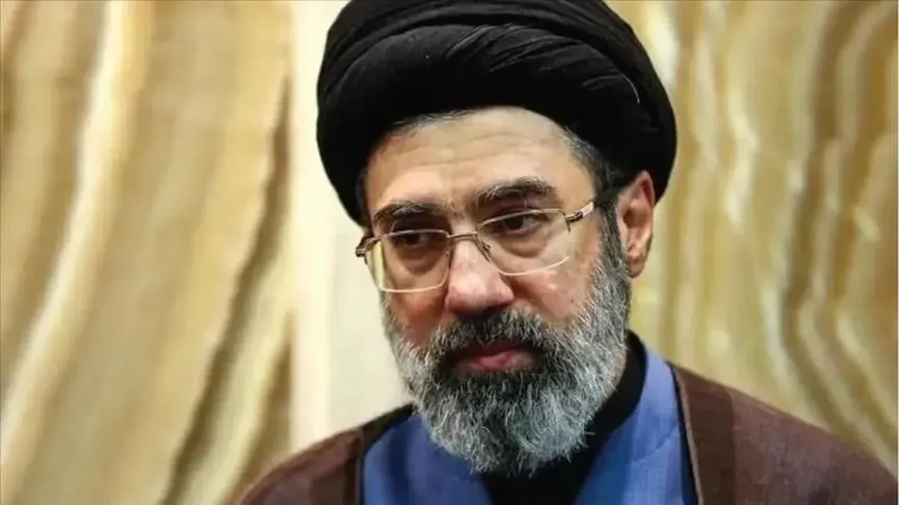 İran lideri Hamaney’den füzeli paylaşım