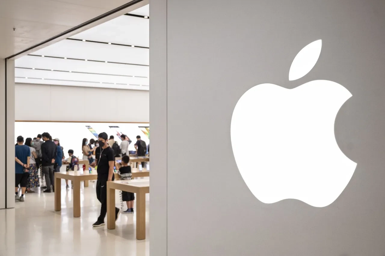 Katlanır telefonlar kırılıyor ama Apple para basıyor! Yine dünyanın zirvesinde