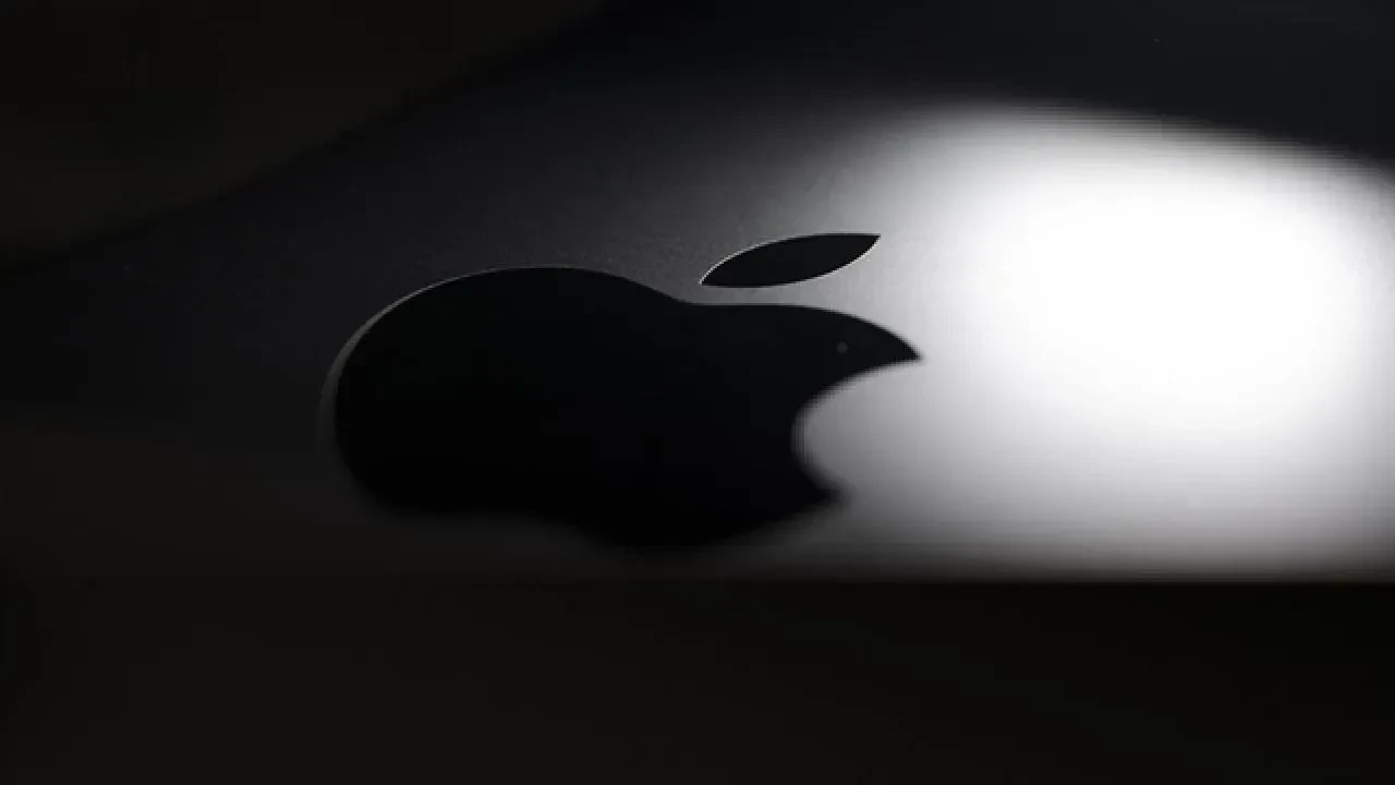 Katlanır telefonlar kırılıyor ama Apple para basıyor! Yine dünyanın zirvesinde