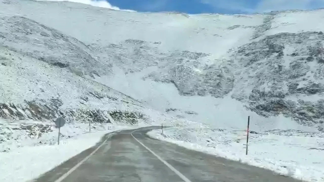 Kış erken geldi! Kar yağışı başladı, her yer beyaza büründü 