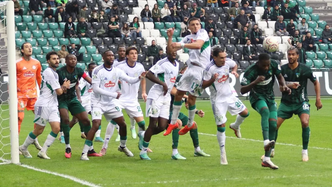 Kocaeli'de gol sesi çıkmadı! Kocaelispor ile Çaykur Rizespor yenişemedi