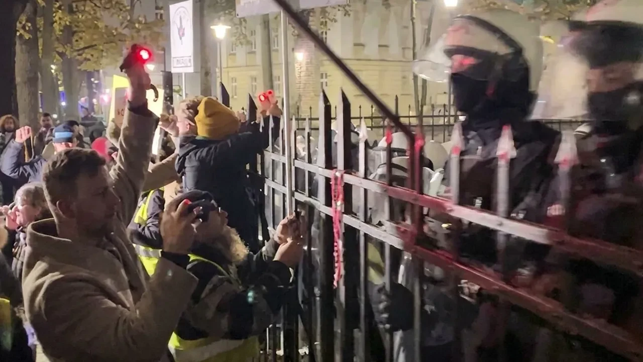Polonya'da Anayasa Mahkemesi Başkanı ve yardımcısı görevden alındı! Darbe iddiası Cumhurbaşkanı Nawrocki'nin uçağını geri döndürdü
