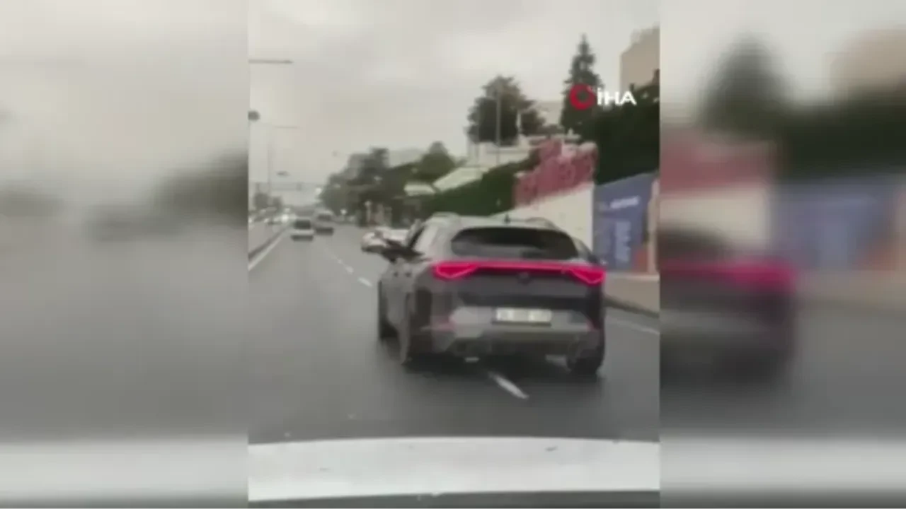 Telefonu görünce plakayı söktü: Avcılar’da yol kesen trafik magandaları kamerada!