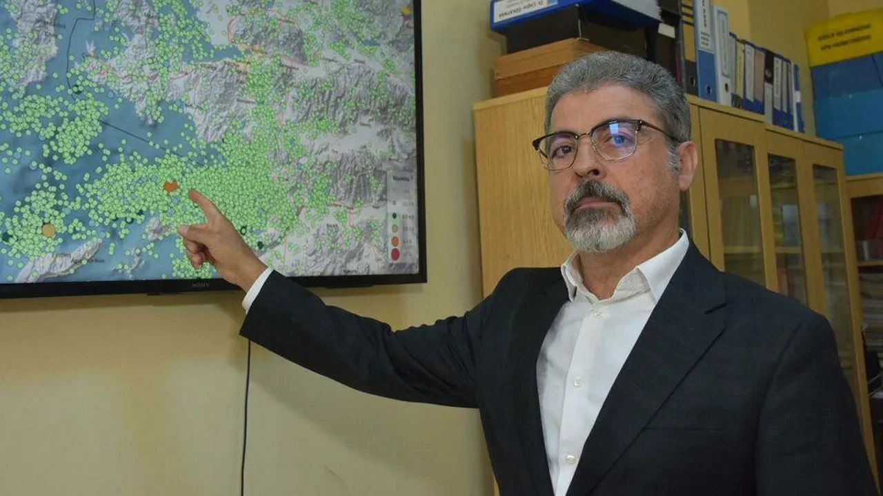 Adana ve Osmaniye'deki depremler sonrası Prof. Dr. Hasan Sözbilir'den kritik uyarı: Enerji birikimi var, deprem fırtınası sürebilir