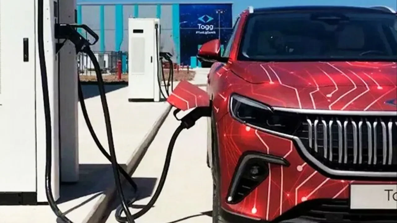 Akaryakıt yakıt zamları otomobil tercihlerini değiştirdi: Elektrikli araçlara talep artıyor