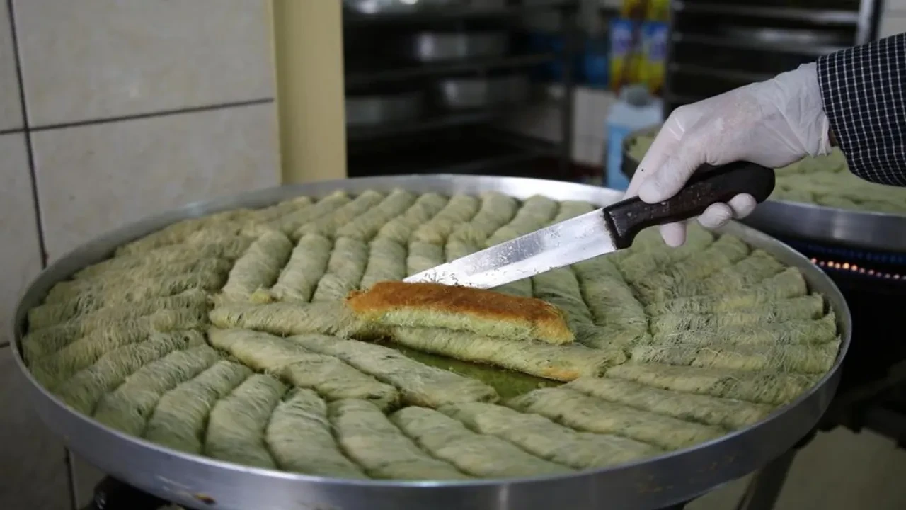 Diyarbakırlı komşumdan burma tatlısının en kolay halini öğrendim! Tadı damağımızda kaldı