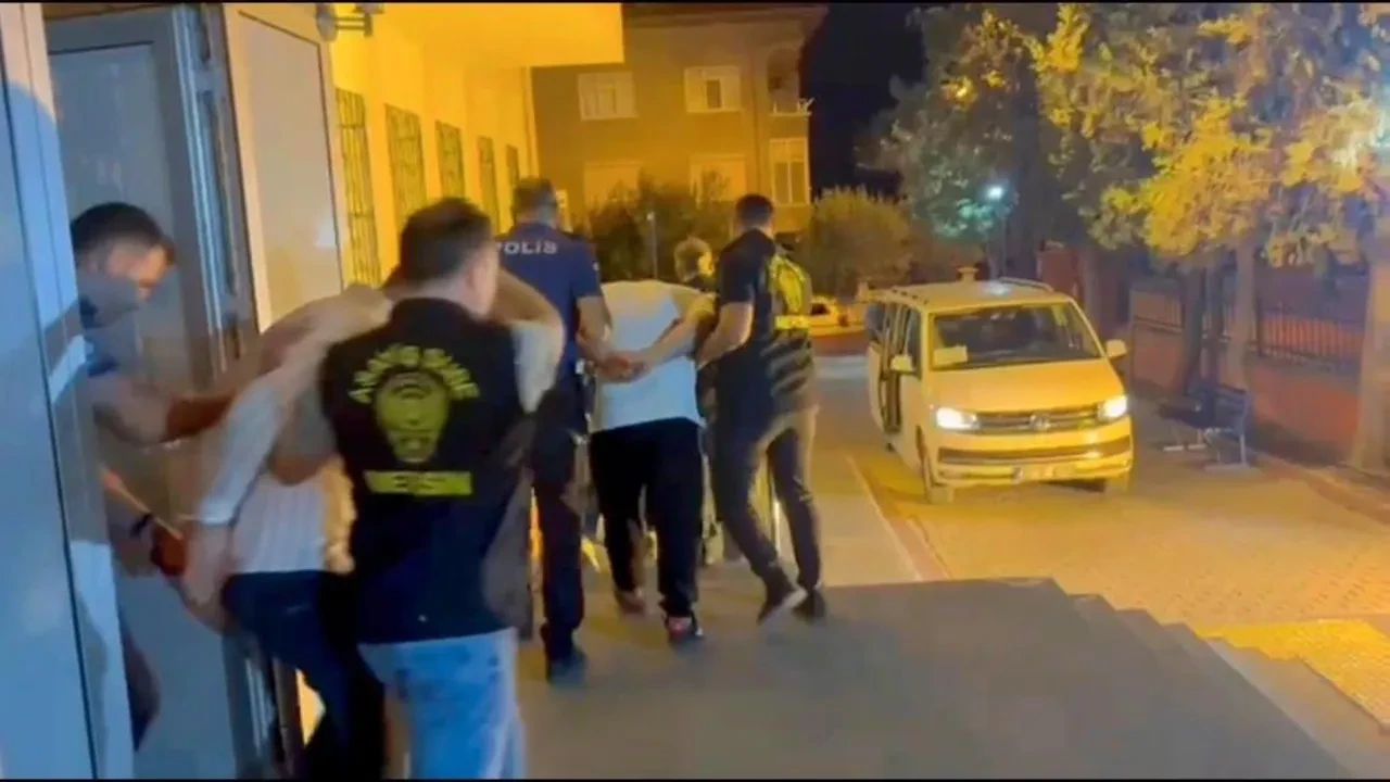 Mersin Mut'ta otel ve gazinolara operasyon: 22 tutuklama