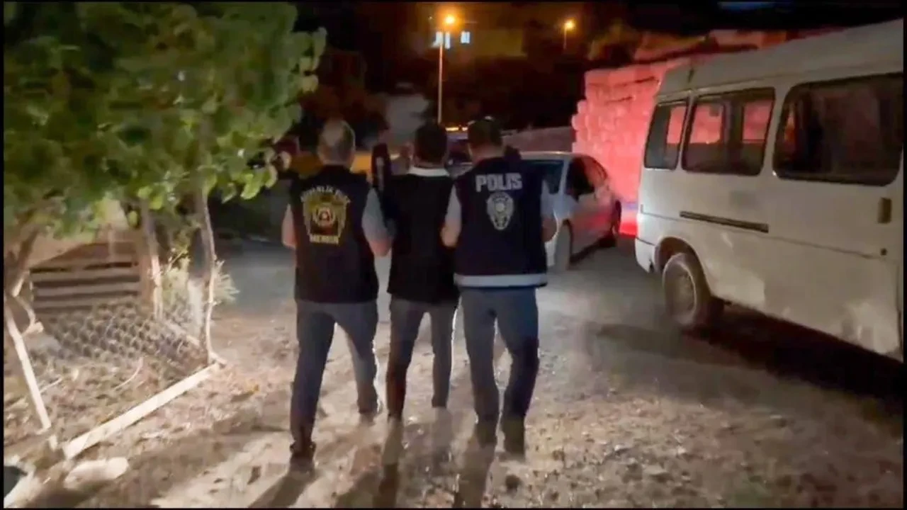 Mersin Mut'ta otel ve gazinolara operasyon: 22 tutuklama
