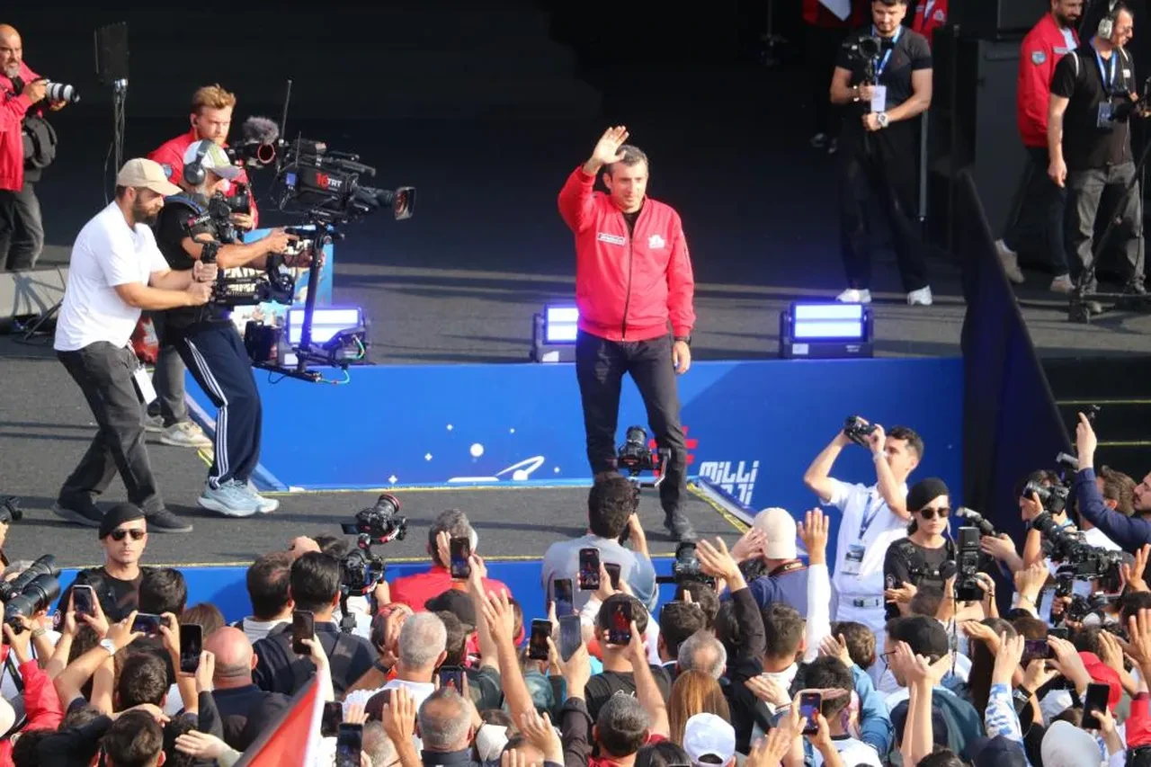 Selçuk Bayraktar rekor diyerek açıkladı: "TEKNOFEST Güneydoğu 1.5 milyondan fazla ziyaretçi ağırladı"