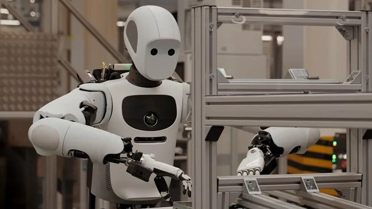 Bill Gates’ten robotlara vergi önerisi: SGK primi ödesinler