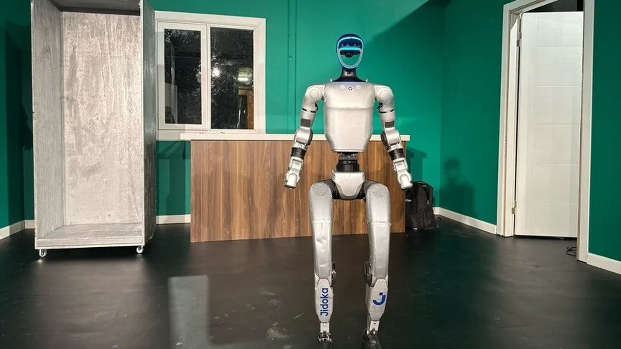 Bill Gates’ten robotlara vergi önerisi: SGK primi ödesinler