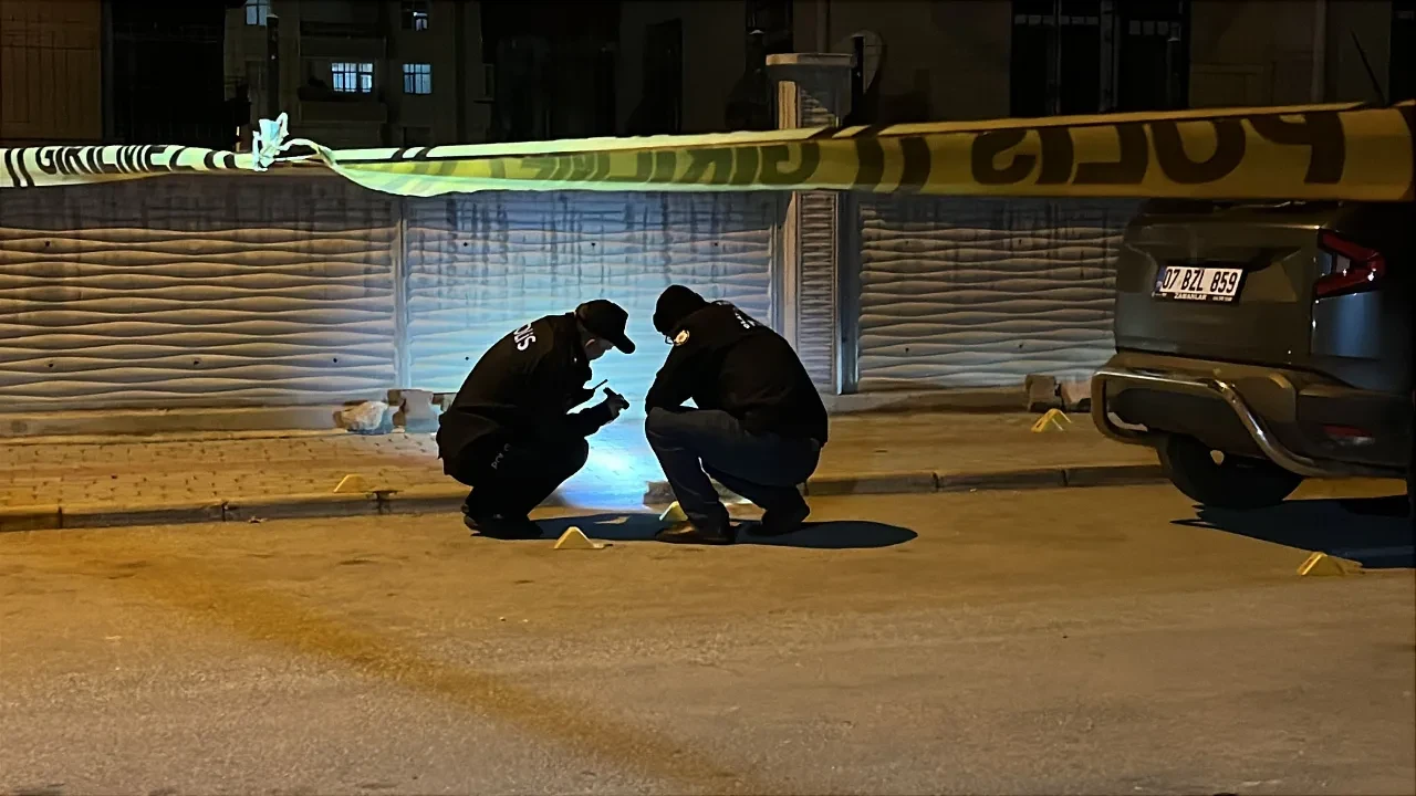 Evinde bulamadı, sokakta karşılaşınca dehşet saçtı: Boşanma aşamasındaki eşini katletti