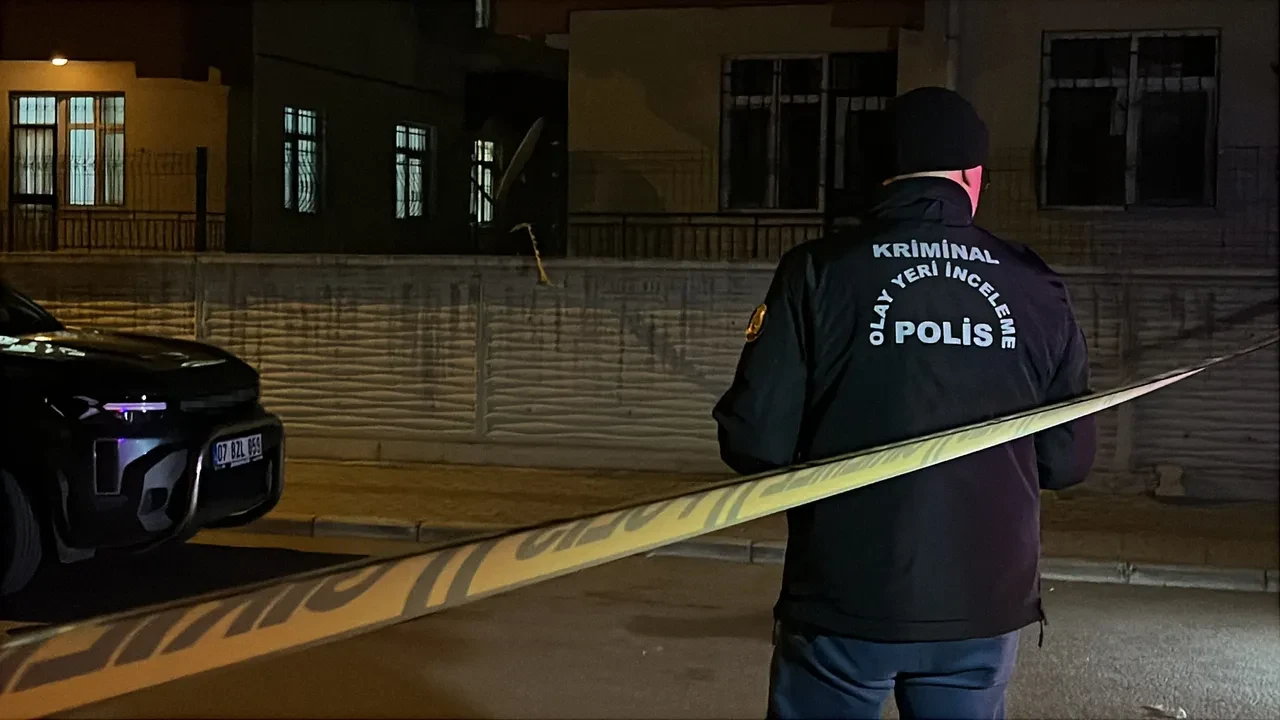 Evinde bulamadı, sokakta karşılaşınca dehşet saçtı: Boşanma aşamasındaki eşini katletti