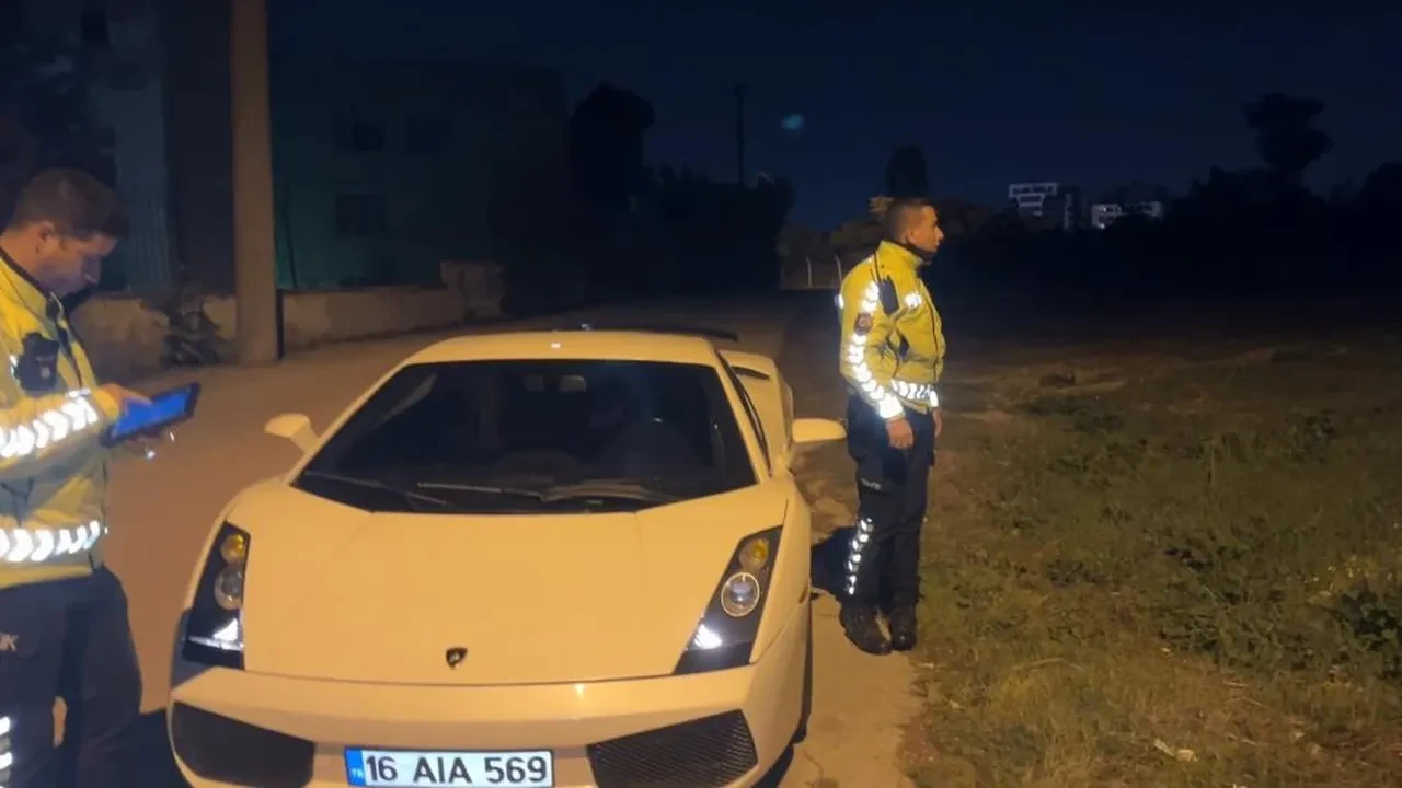 Lüks otomobilini bırakıp çalılığa saklandı, uyurken yakalandı! Polise sorduğu soru ise hayrete düşürdü