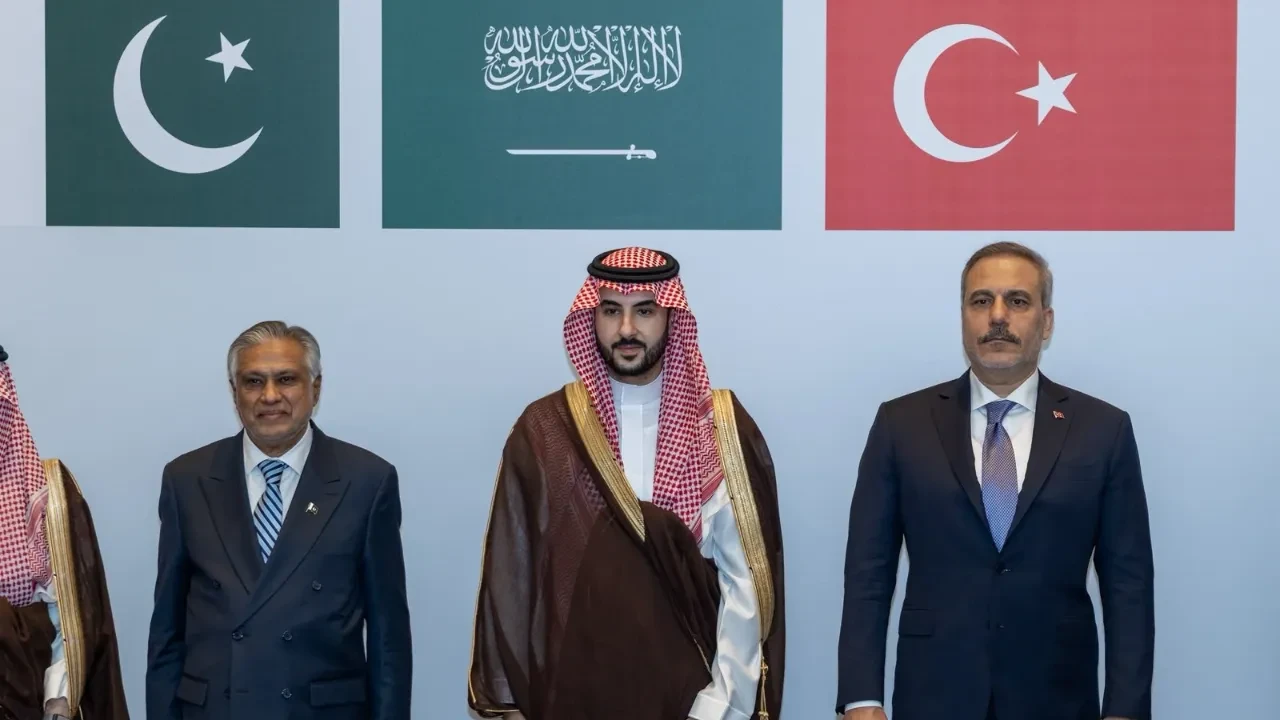 Mekke İttifakı Riyad'da toplandı: Türkiye, Pakistan ve Suudi Arabistan toplandı