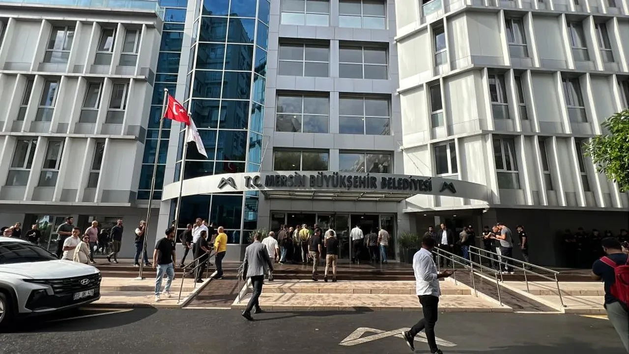 Mersin Büyükşehir Belediye Başkanı Vahap Seçer adliyeye sevk edildi