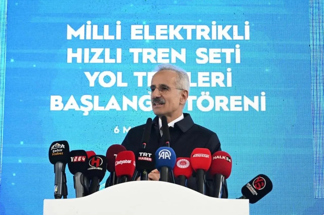 Milli Hızlı Tren raylara hazırlanıyor! Bakan Uraloğlu duyurdu: 2 yılda 14 set üretilecek