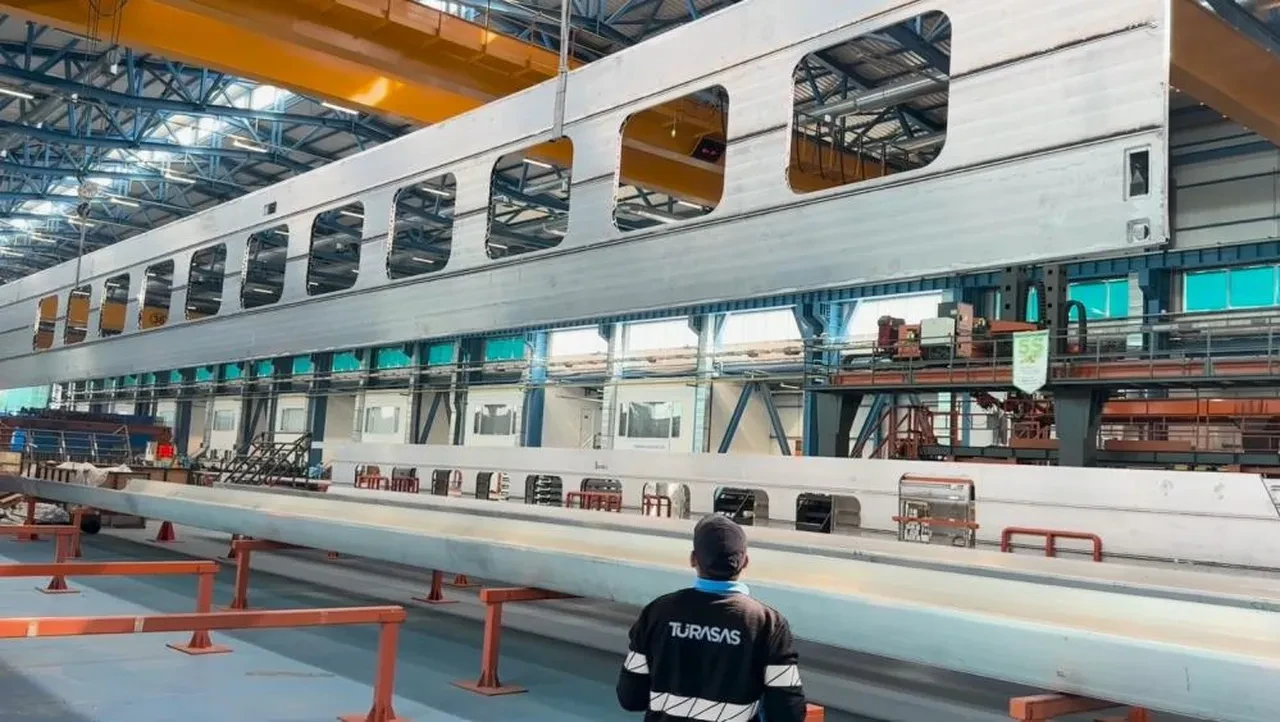 Milli Hızlı Tren raylara hazırlanıyor! Bakan Uraloğlu duyurdu: 2 yılda 14 set üretilecek