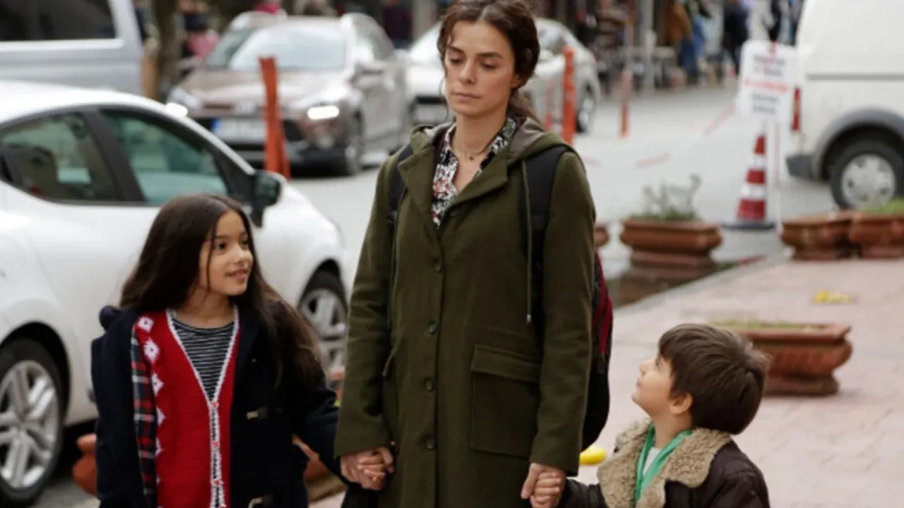 Özge Özpirinçci, Kübra Süzgün ve babası yüzünden ölüm tehdidi aldığını duyurdu! Soluğu mahkemede aldı