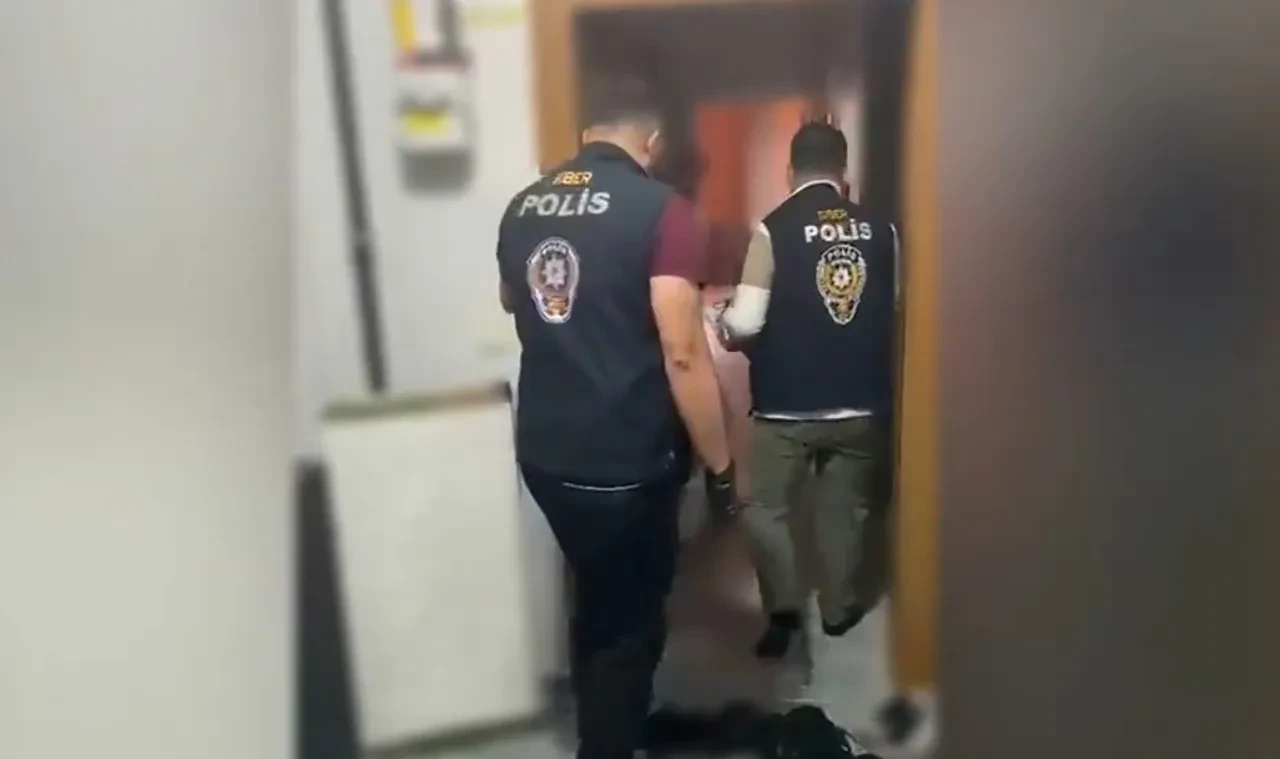 Siber suçlulara yönelik 61 ilde dev operasyon! Detaylar mide bulandırdı: Müstehcen çocuk görüntüleri ele geçirildi