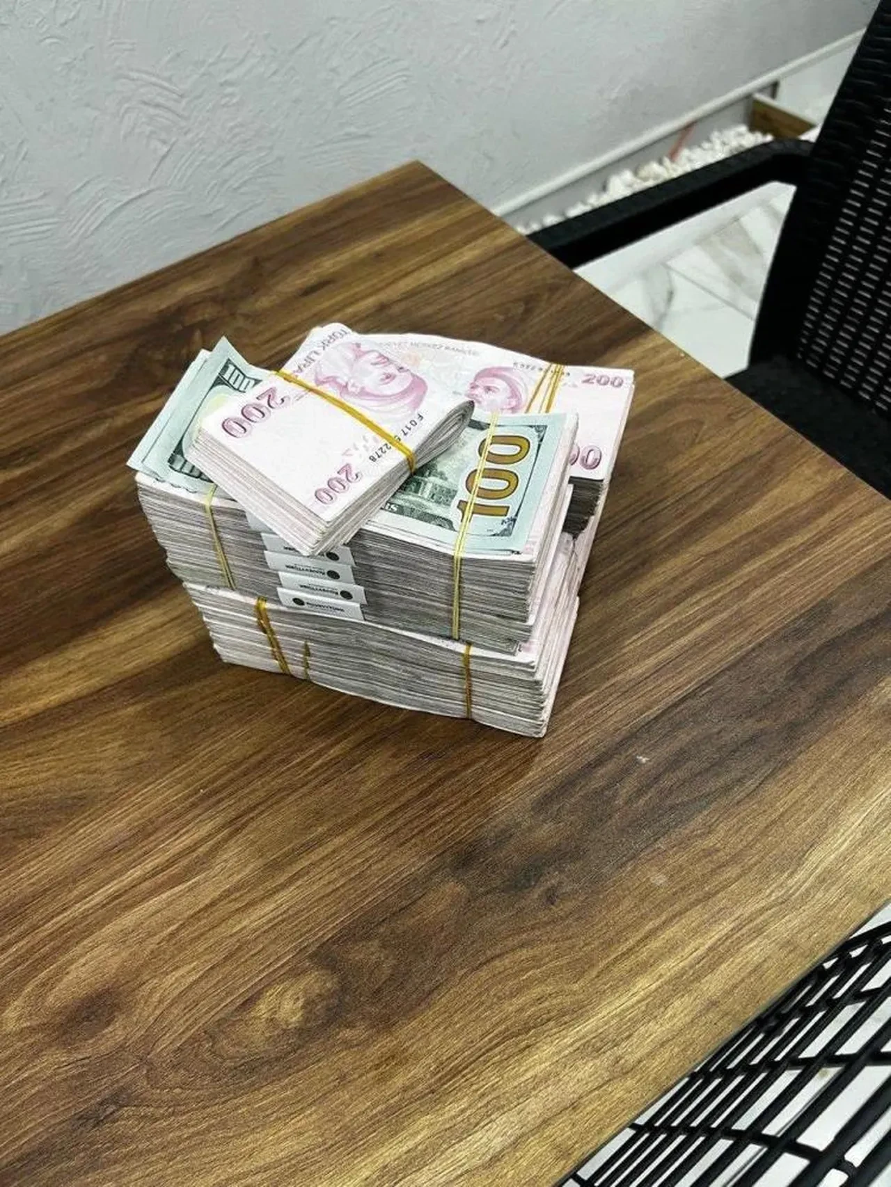 Yargıda rüşvet skandalı: Eski hakim dahil 8 kişi tutuklandı! Dosyada İYİ Partili Lütfü Türkkan ve Avukat Buket Tekışık da geçiyor