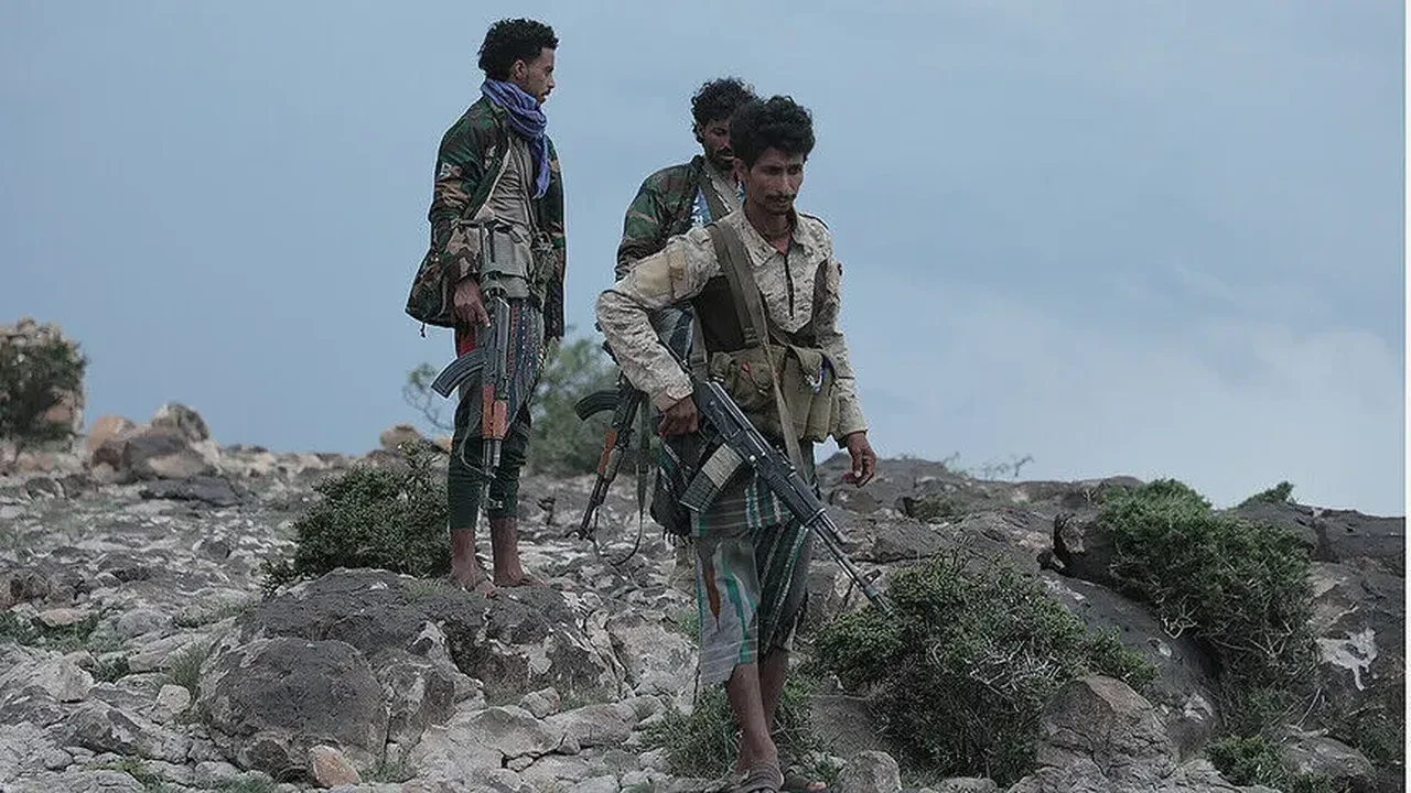 Yemen ordusu, Husilere karşı 'kurtuluş savaşı' başlattı! Arap koalisyonu 100 savaş uçağıyla katıldı