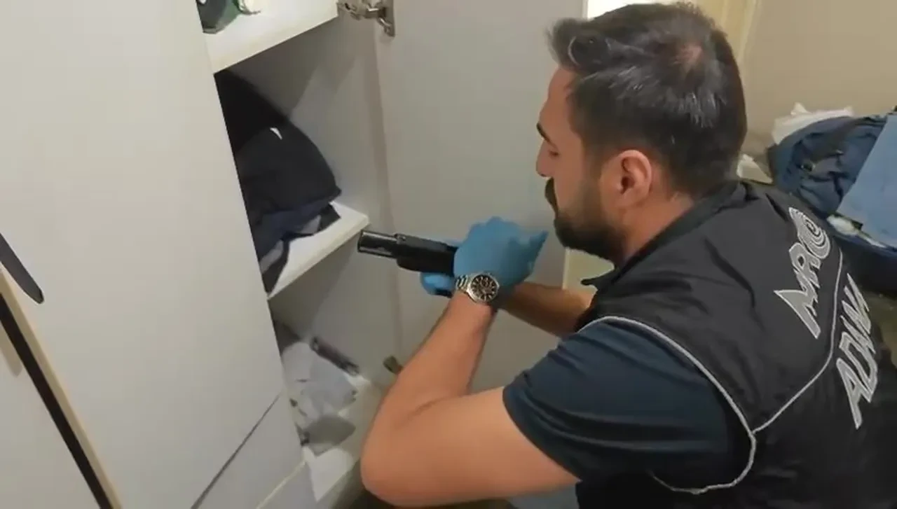 Adana'da 'Yıkamacılar'a özel harekat destekli operasyon! Milyonlarca TL'lik malvarlığına el konuldu