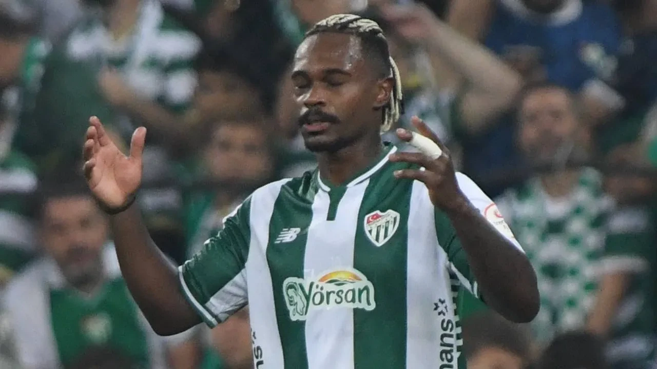 Bursaspor'a yıldız oyuncudan kötü haber! Lincoln Henrique'de sakatlık şoku