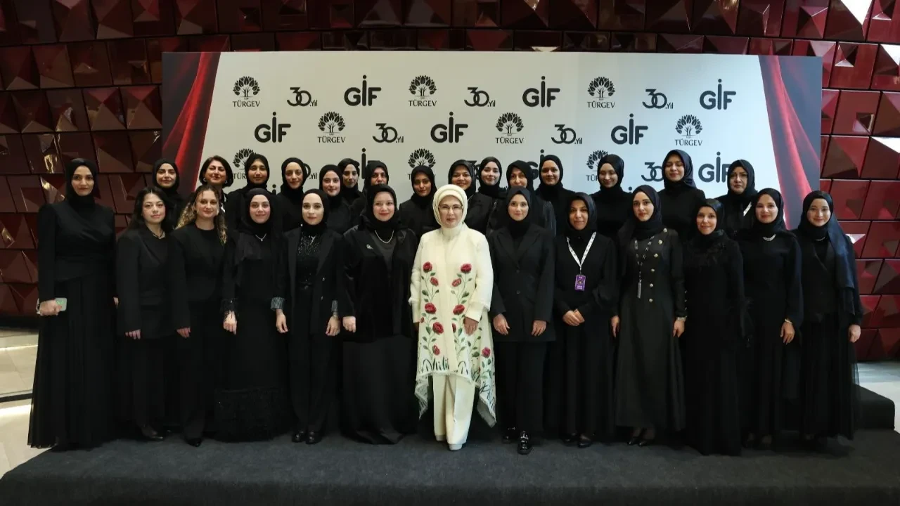 Emine Erdoğan’dan gençlere dikkat çeken yapay zeka mesajı: “Cevaba ulaşmakla manaya ulaşmak aynı şey değil”