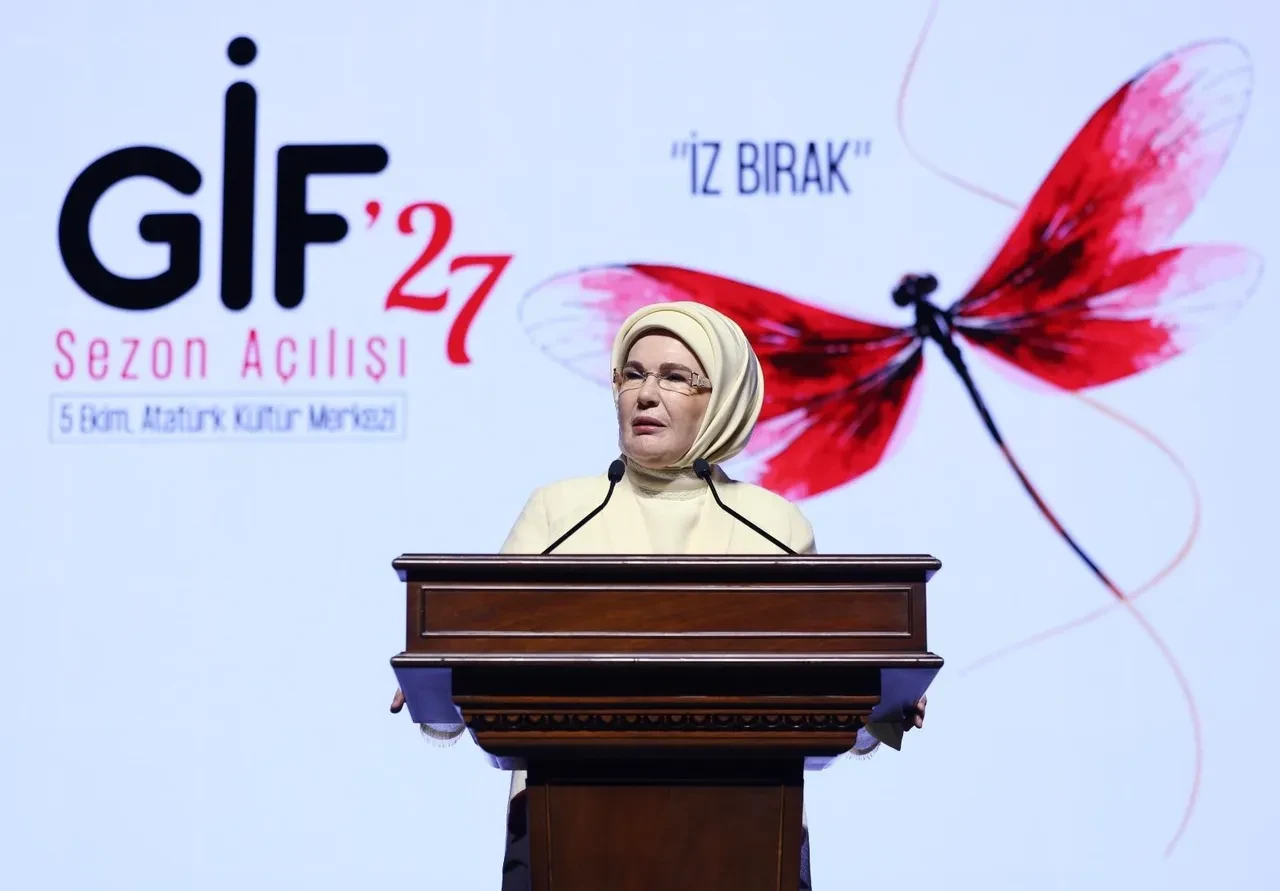Emine Erdoğan’dan gençlere dikkat çeken yapay zeka mesajı: “Cevaba ulaşmakla manaya ulaşmak aynı şey değil”