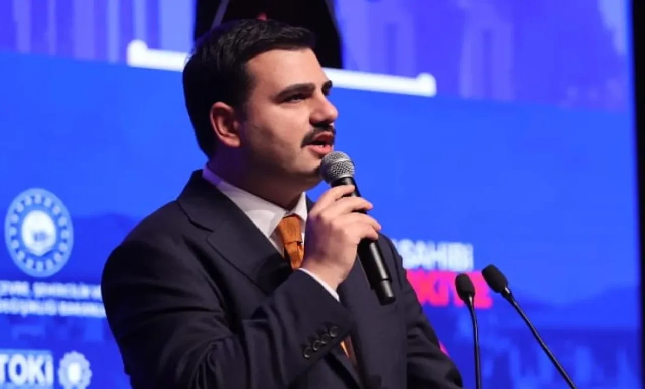 Eyyüp Kadir İnan’dan Özgür Özel’e sert tepki: “Rüşvet çarkının temsilcisidir”