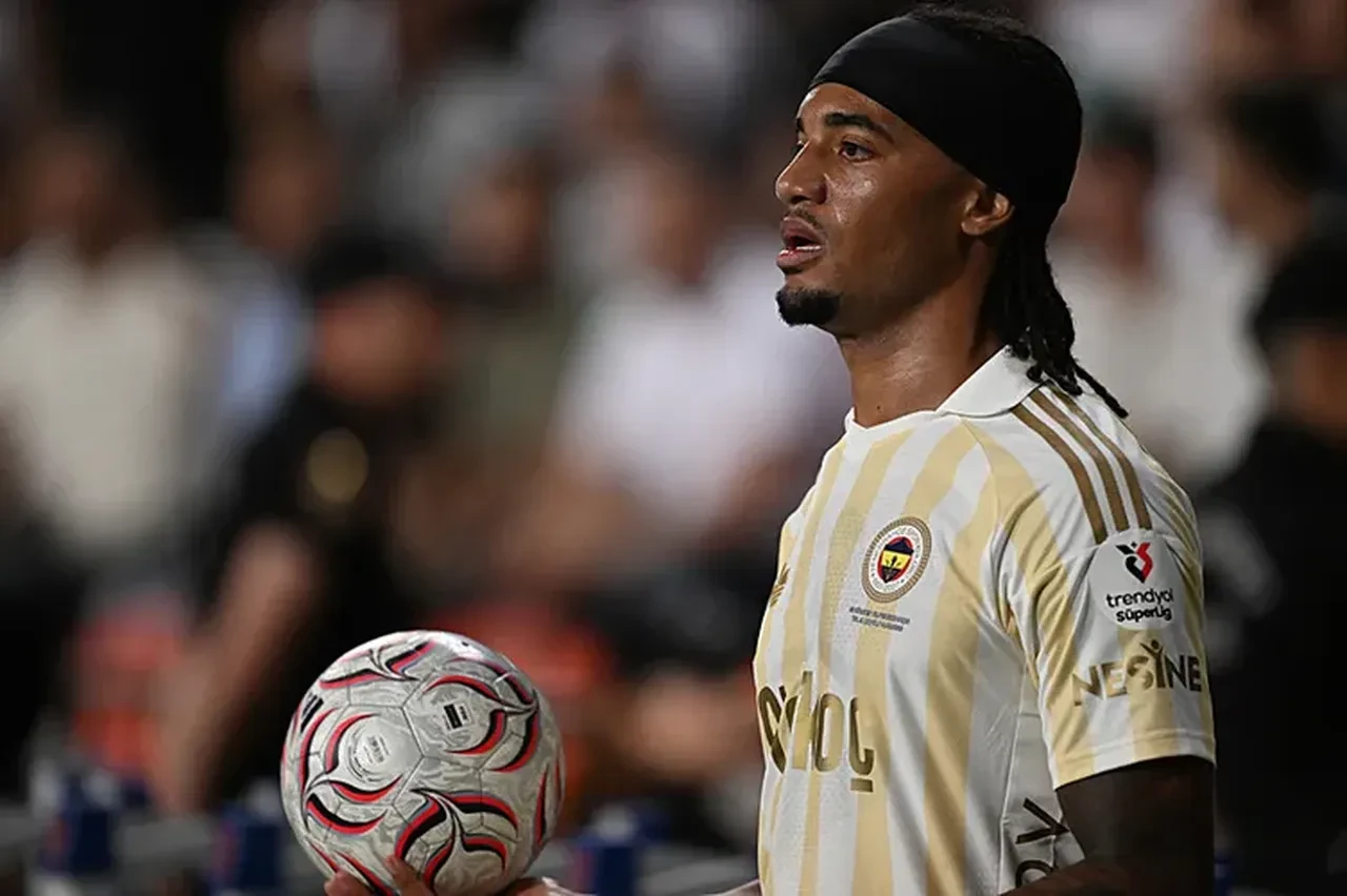 Fenerbahçe'de sürpriz transfer hamlesi! Yıldız oyuncuya Premier Lig kancası: Tek bir şartla ayrılığa izin verilecek