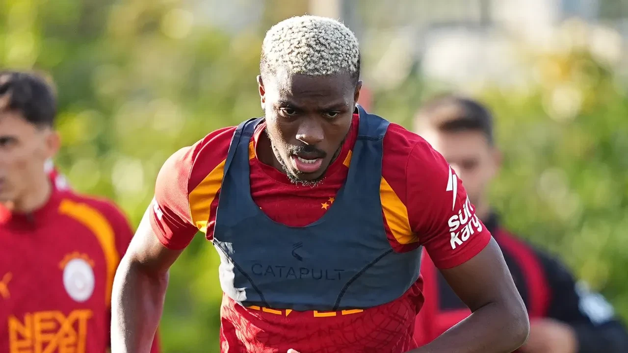 /spor/galatasaraydan-osimhen-aciklamasi-sari-kirmizili-taraftarlari-mutlu-eden-gelisme-3363703
