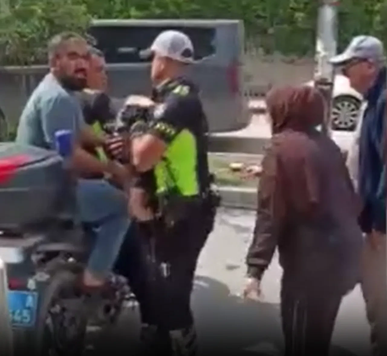 Hatay’da zamana karşı yarış: Bilinci kapanan bebeği hastaneye yetiştiren polise Bakan Çiftçi’den teşekkür